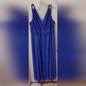 Beautiful formal blue maxi gown size 20W NWOT Never worn